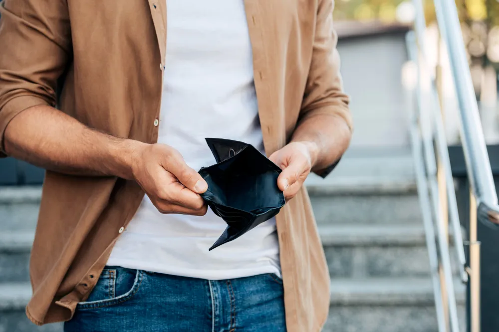 Bad Financial Habits That Are Silently Draining Your Wallet (Malaysia)