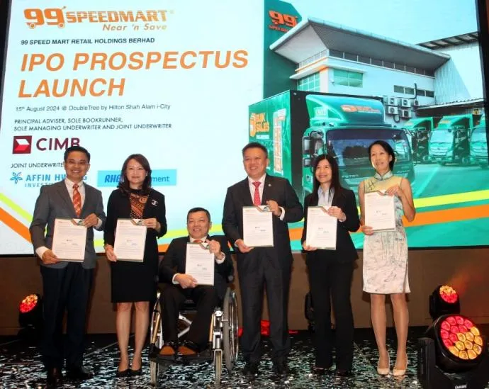 Group Photo with 99 Speedmart Founder during IPO Prospectus Launch Ceremony